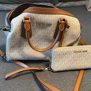 White and tan used Michael Kor bag with matching wallet